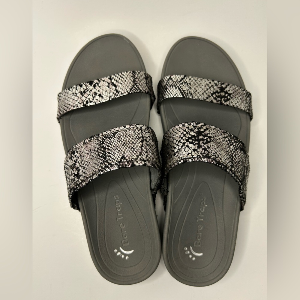 Baretraps Silver & Black Snake Print Open Toe Slip On Strappy Sandal Size 7M